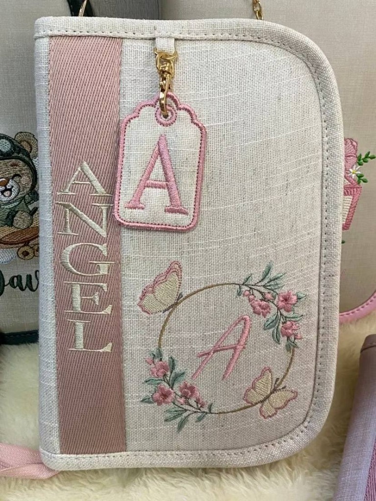 Capa para Caderneta de Vacinação personalizada com bordado - Suze Bolsas